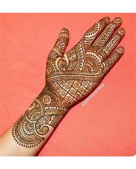 Refined Design Blending Into Heart Front Hand Mehndi Design Refined Design Blending Into Heart Front Hand Mehndi Design